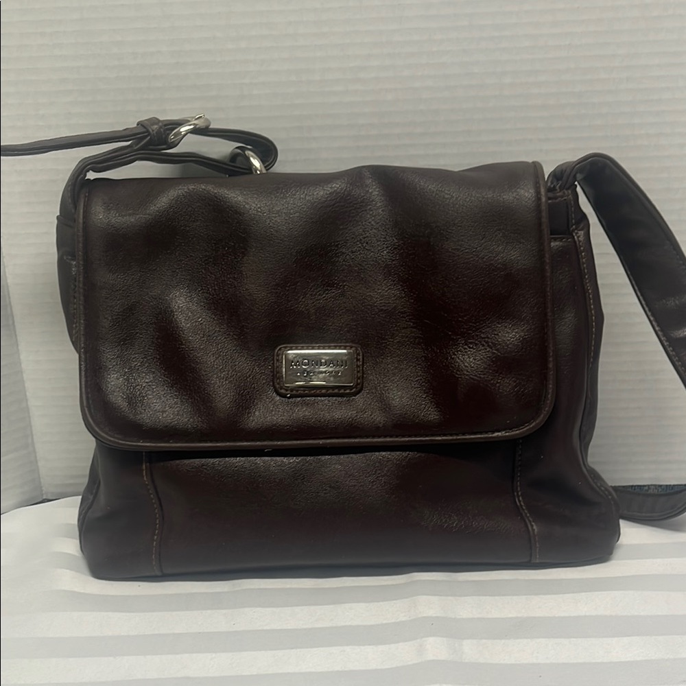 MONDANI New York Leather Bag with Flap-Over Design